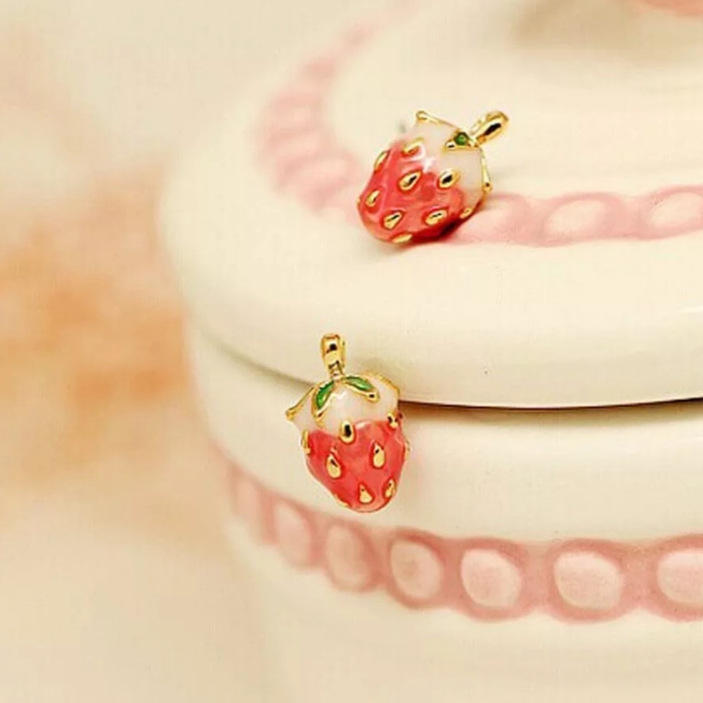Strawberry Studs 🍓